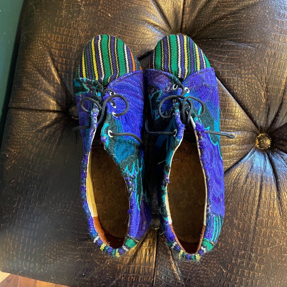 Handmade Embroidered Pumps - Picture 9 of 10